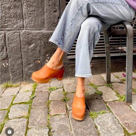 Swedish Hasbeens Tan Leather Clogs - Picture 2 of 16